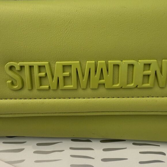 Steve Madden Bclemm Chartreuse Logo Trifold Wallet On A String NWT - Picture 2 of 5